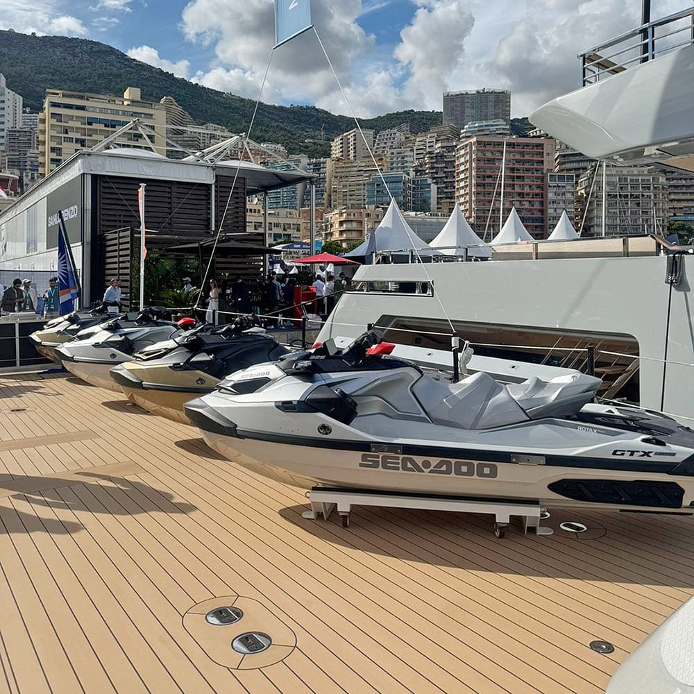 Pillar and transom fenders together