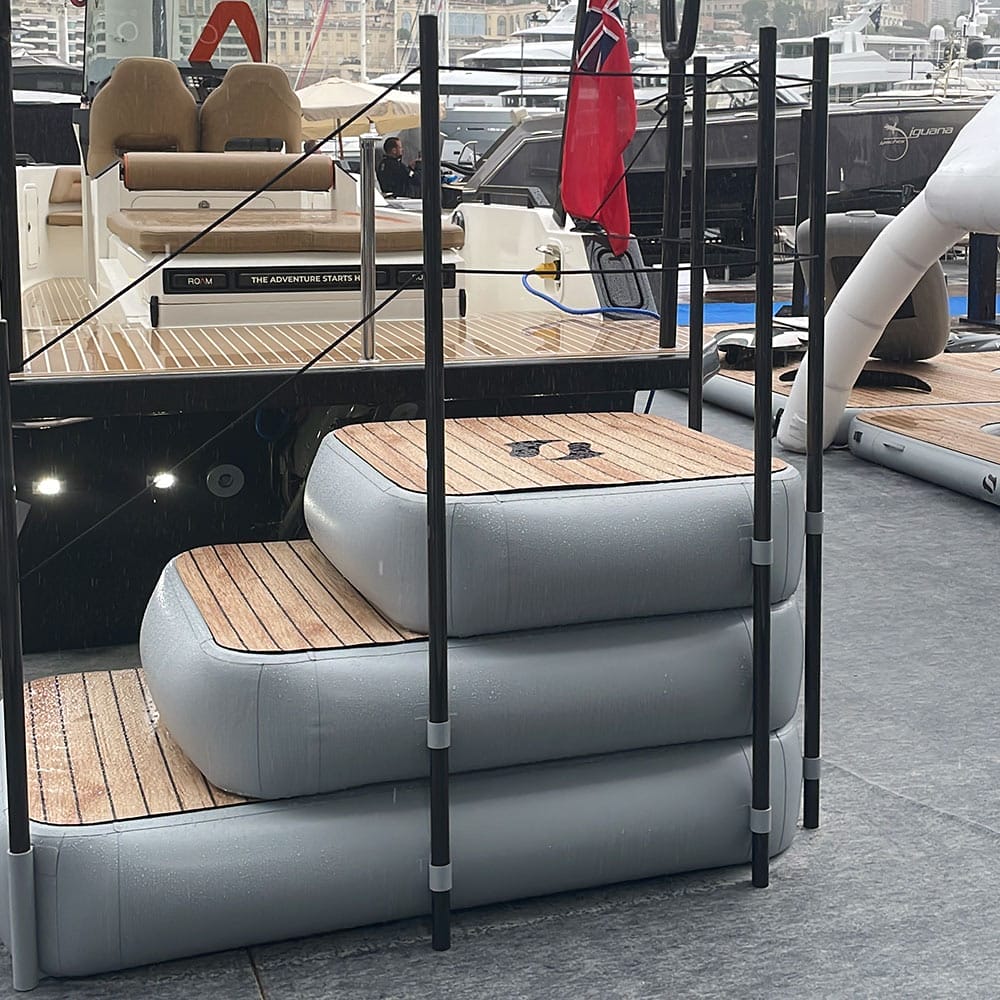 Inflatable dock steps